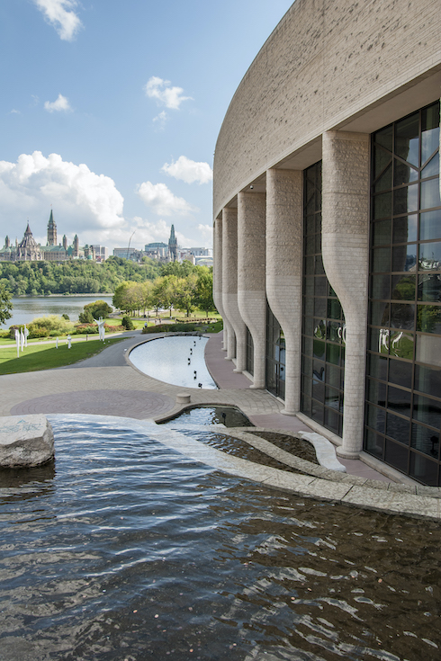 Canadian-Museum-History-fountains-overlooking-Parliament-Hill